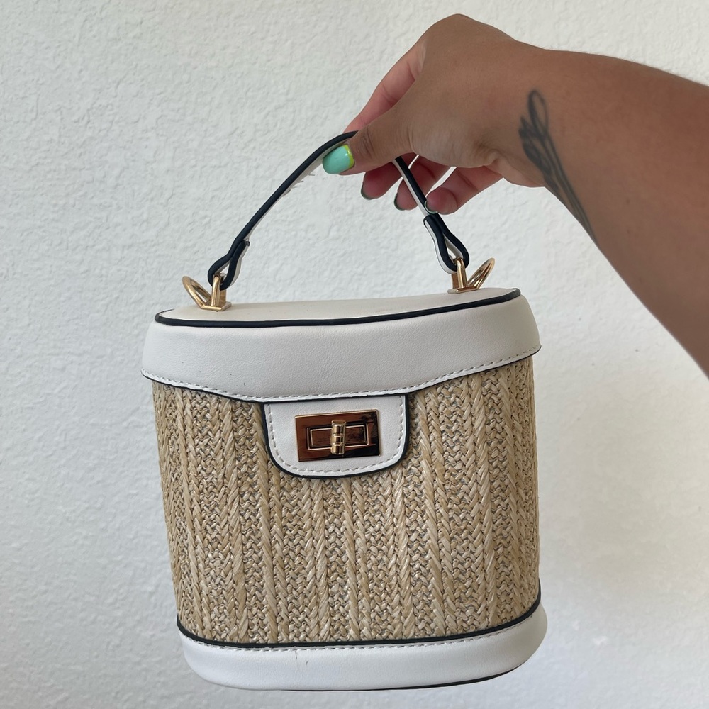 Bucket crossbody bag